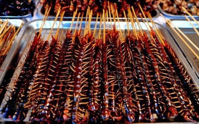 Món ăn siêu kinh dị của người Thái khiến dân mạng sốc nặng vì không tin có thể ăn được-6