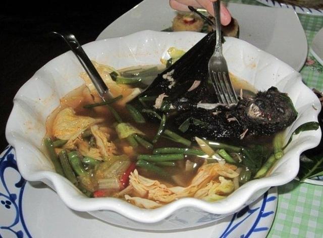 Món ăn siêu kinh dị của người Thái khiến dân mạng sốc nặng vì không tin có thể ăn được-7