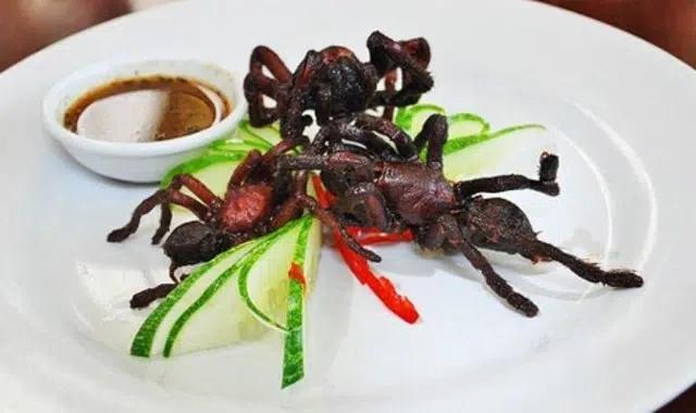 Món ăn siêu kinh dị của người Thái khiến dân mạng sốc nặng vì không tin có thể ăn được-9