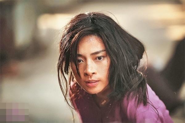 Diễn viên Việt đóng cảnh mạo hiểm, tơi tả bầm dập vẫn không cần thế vai-4