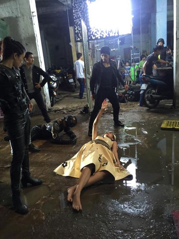 Diễn viên Việt đóng cảnh mạo hiểm, tơi tả bầm dập vẫn không cần thế vai-8