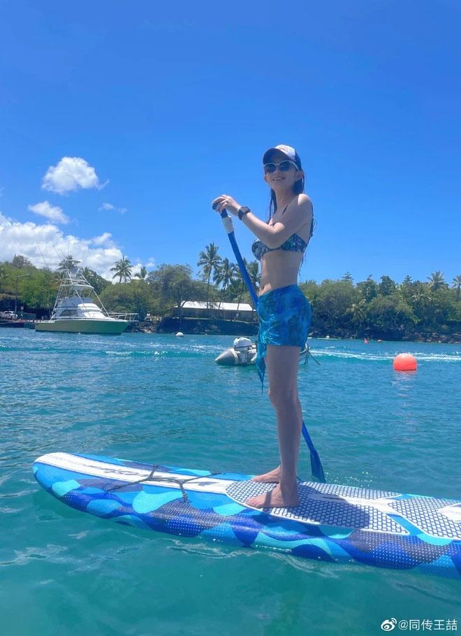 Rộ tin Bill Gates cặp tiếp viên hàng không xinh đẹp, vợ bất lực đòi ly hôn-3