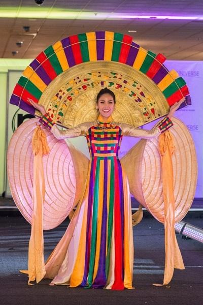 Khánh Vân khiến fan Việt rần rần chỉ vì bộ đồ ngủ tại Miss Universe 2020-6