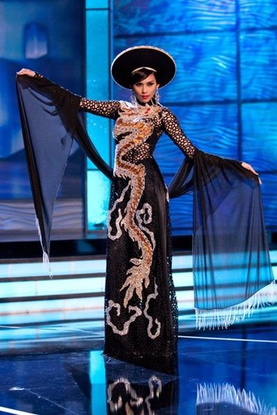 Khánh Vân khiến fan Việt rần rần chỉ vì bộ đồ ngủ tại Miss Universe 2020-12