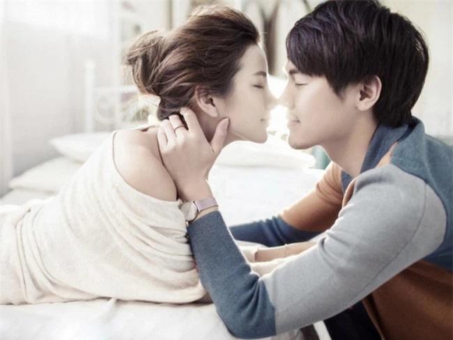 Những cử chỉ nhỏ, phụ nữ thường bỏ qua mà không biết đó chính là bùa yêu-1