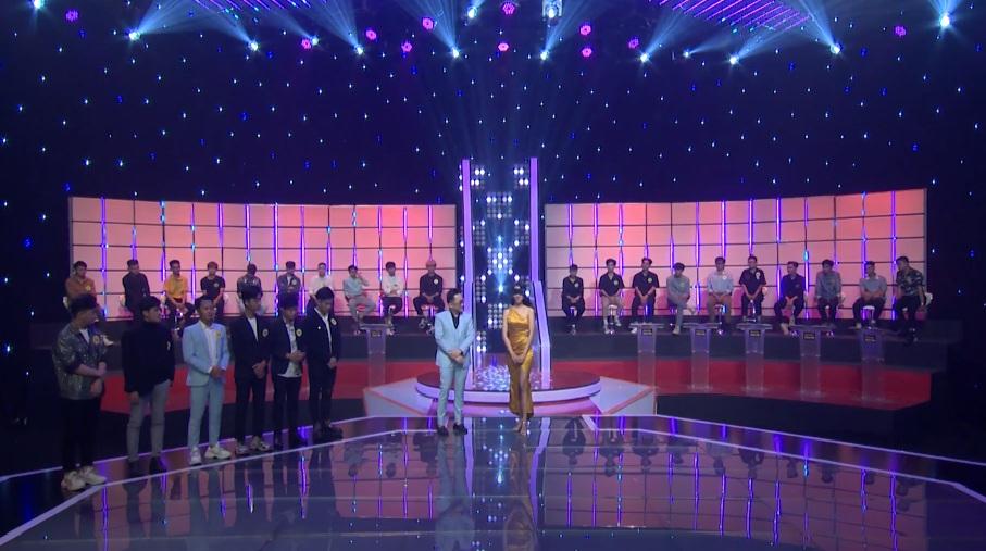 SỐC: Cô gái số hưởng được 30 chàng trai đến tỏ tình cùng lúc-1