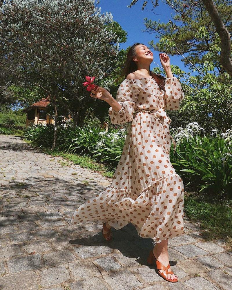 Street style: Võ Hoàng Yến hóa nàng thơ - Minh Triệu diện áo khoét ngực chất chơi-9