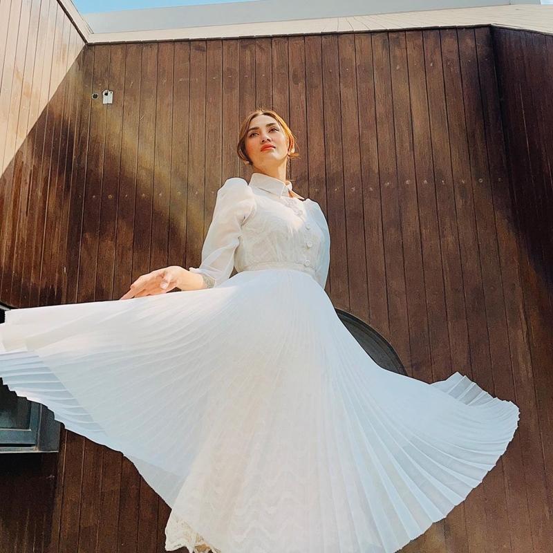 Street style: Võ Hoàng Yến hóa nàng thơ - Minh Triệu diện áo khoét ngực chất chơi-10