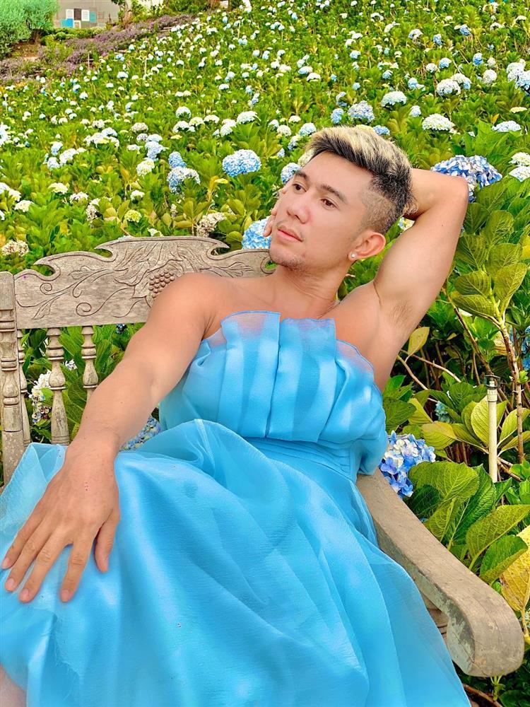 Mặc váy ở vườn hoa Đà Lạt, Lương Bằng Quang bị chỉ trích lố lăng-2