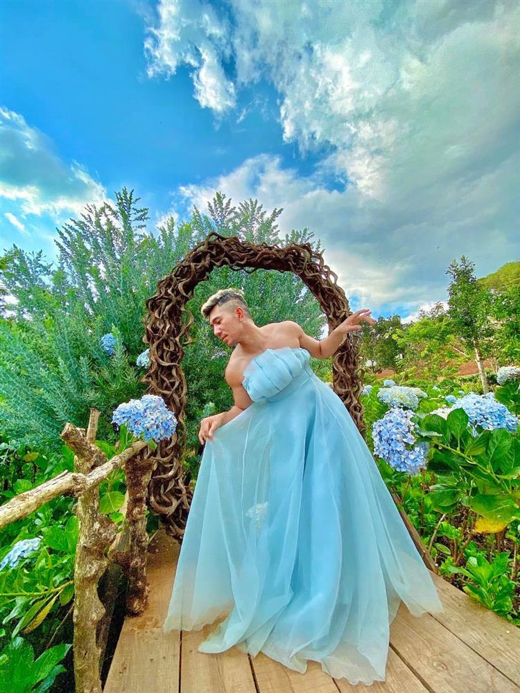 Mặc váy ở vườn hoa Đà Lạt, Lương Bằng Quang bị chỉ trích lố lăng-6