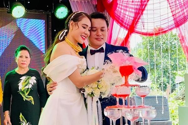 Hồ Bích Trâm đáp trả nghi vấn bị chồng lạnh nhạt trong lễ cưới-2