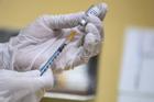 1 nhân viên y tế ở An Giang tử vong sau khi tiêm vaccine Covid-19