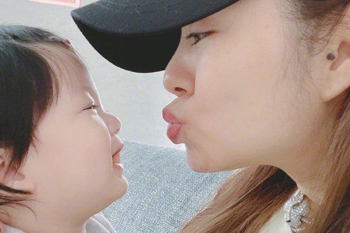 Tranh cãi An Dĩ Hiên giấu mặt con trai, khoe mặt con gái-12