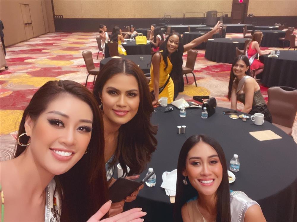 Khánh Vân lấy điểm 10 tinh tế khi nhập cuộc Miss Universe 2020-6