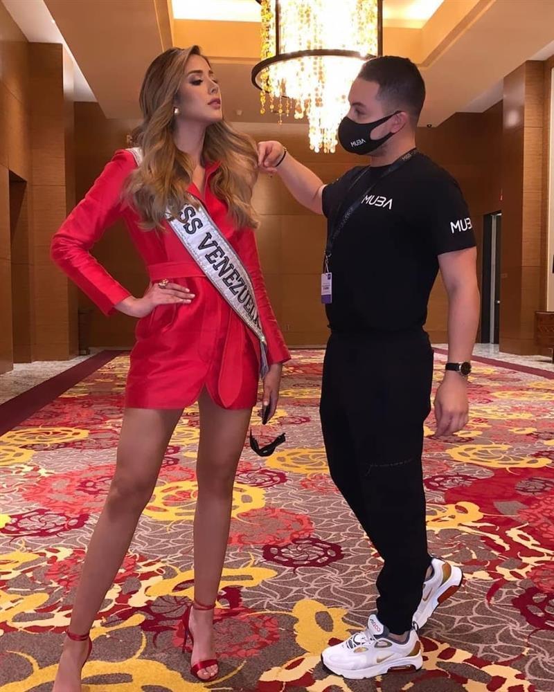 Khánh Vân lấy điểm 10 tinh tế khi nhập cuộc Miss Universe 2020-13