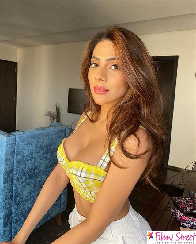 Người đẹp Ấn Độ Nikki Tamboli đau đớn khi anh trai chết vì Covid-19-2