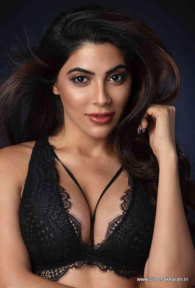 Người đẹp Ấn Độ Nikki Tamboli đau đớn khi anh trai chết vì Covid-19-3