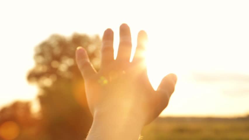 Cô gái bị loang lổ da tay như bà già sau chuyến du lịch, ai nhìn cũng hốt-8