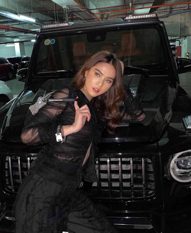 Ngọc Trinh check-in xế 12 tỷ, dân mạng tò mò: Mua hay mượn?-1