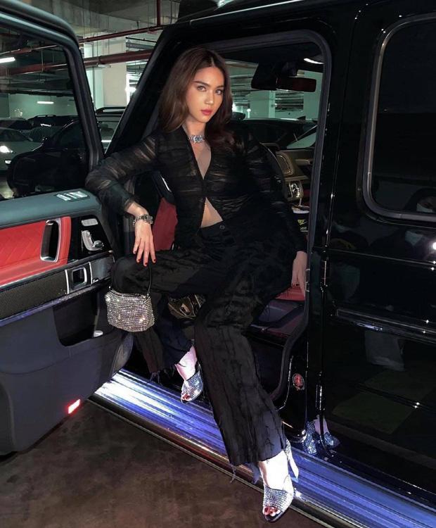 Ngọc Trinh check-in xế 12 tỷ, dân mạng tò mò: Mua hay mượn?-2