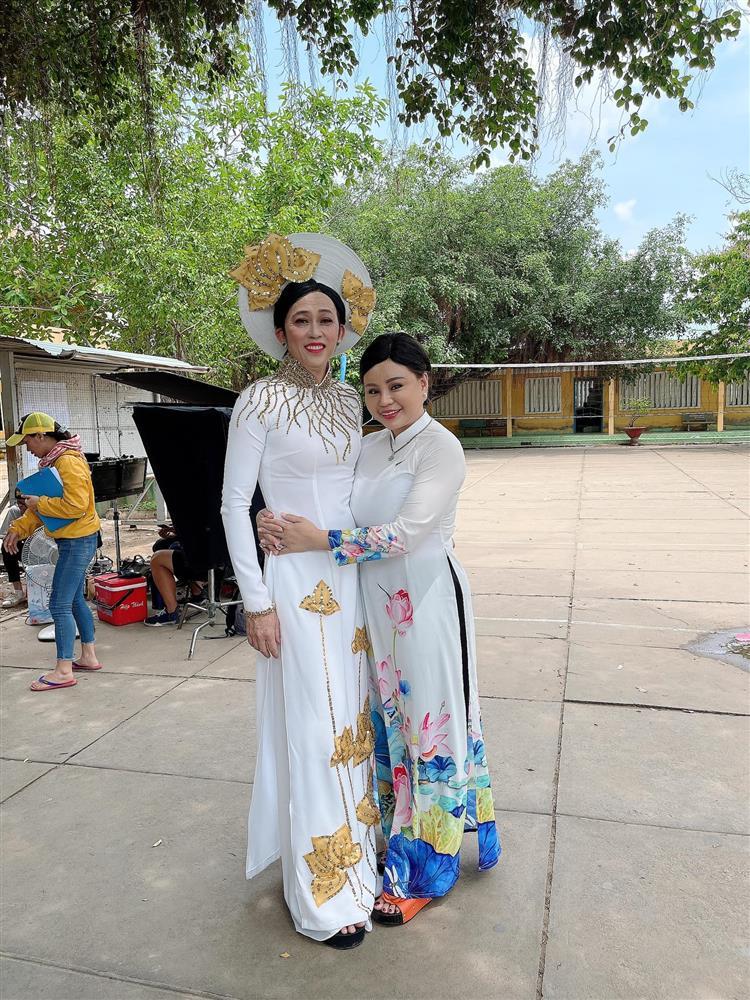 Hoài Linh làm gì khi liên tục bị bà Phương Hằng réo tên, khiêu chiến?-3