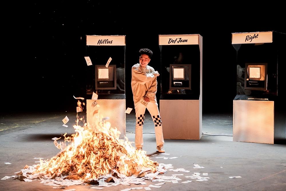 Nhạc hay cuối tuần: Dance xập xình cùng Phùng Khánh Linh, hip hop cực cháy với Lona-4