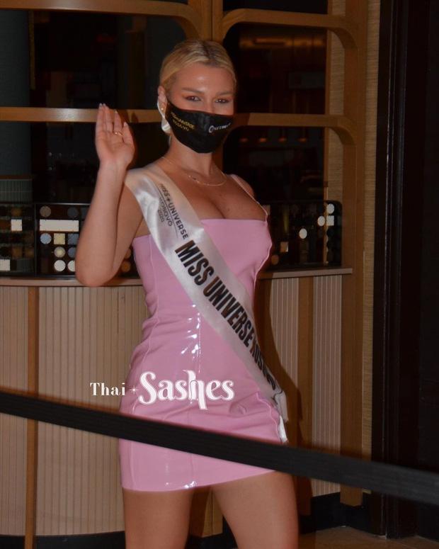 Đối thủ Khánh Vân tại Miss Universe để phóng viên phải đuổi theo phỏng vấn?-4