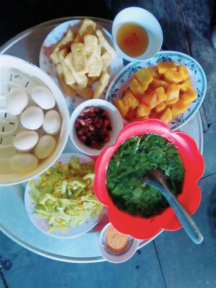 Bị chồng thách nấu cơm tối 3 món với 40k, vợ được 500 chị em tư vấn chất lừ-5