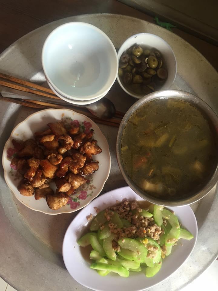 Bị chồng thách nấu cơm tối 3 món với 40k, vợ được 500 chị em tư vấn chất lừ-6