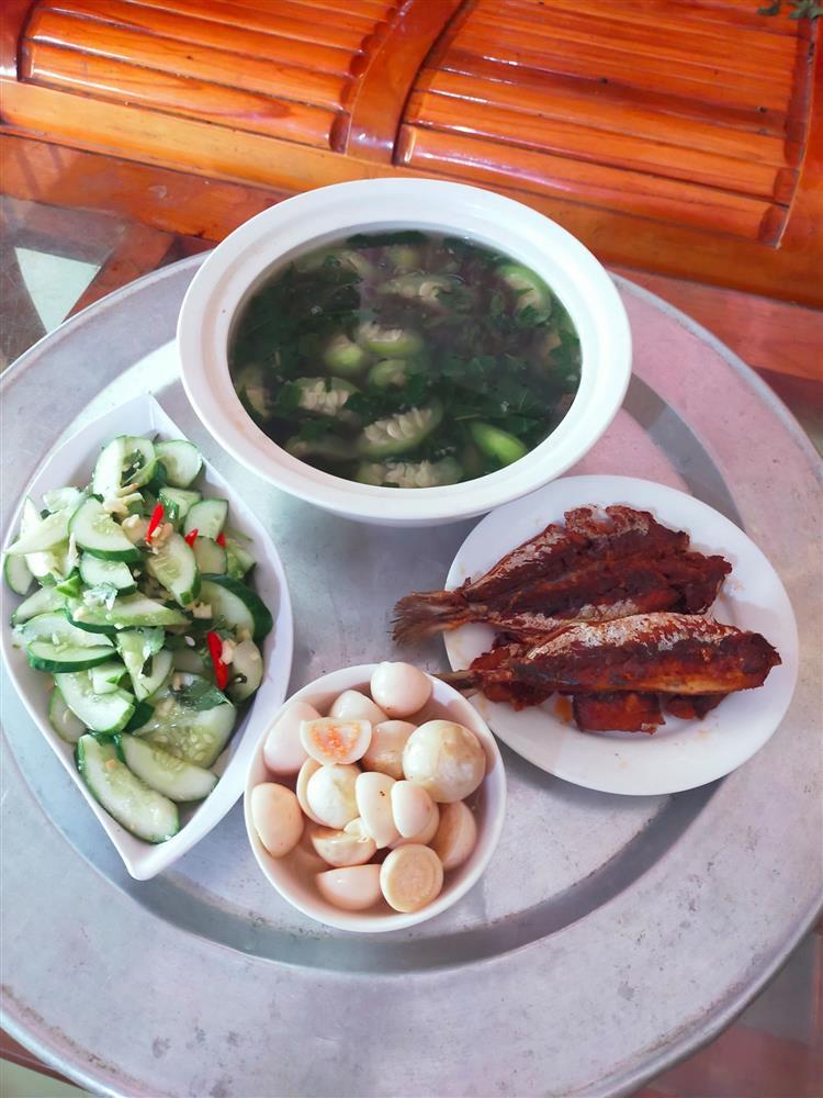 Bị chồng thách nấu cơm tối 3 món với 40k, vợ được 500 chị em tư vấn chất lừ-7