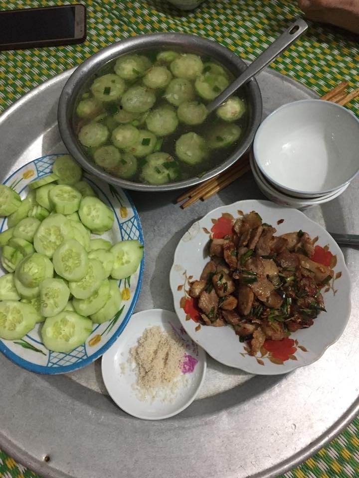 Bị chồng thách nấu cơm tối 3 món với 40k, vợ được 500 chị em tư vấn chất lừ-8