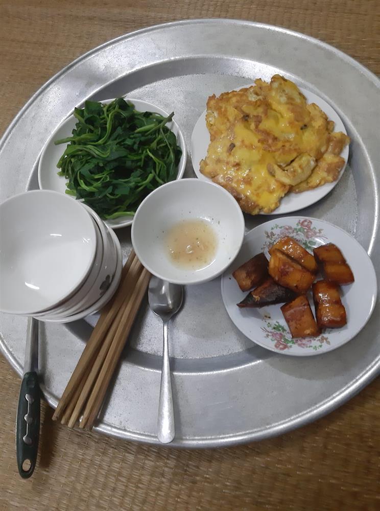 Bị chồng thách nấu cơm tối 3 món với 40k, vợ được 500 chị em tư vấn chất lừ-10