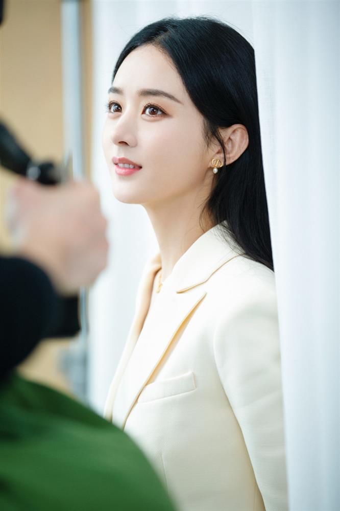 Nhan sắc Triệu Lệ Dĩnh thăng hạng sau ly hôn-2