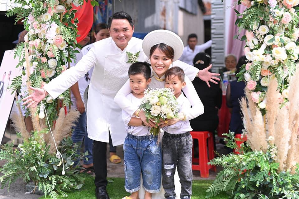 Full ảnh ăn hỏi thánh sún Ngân Thảo, chú rể âu yếm ngọt lịm tim-4