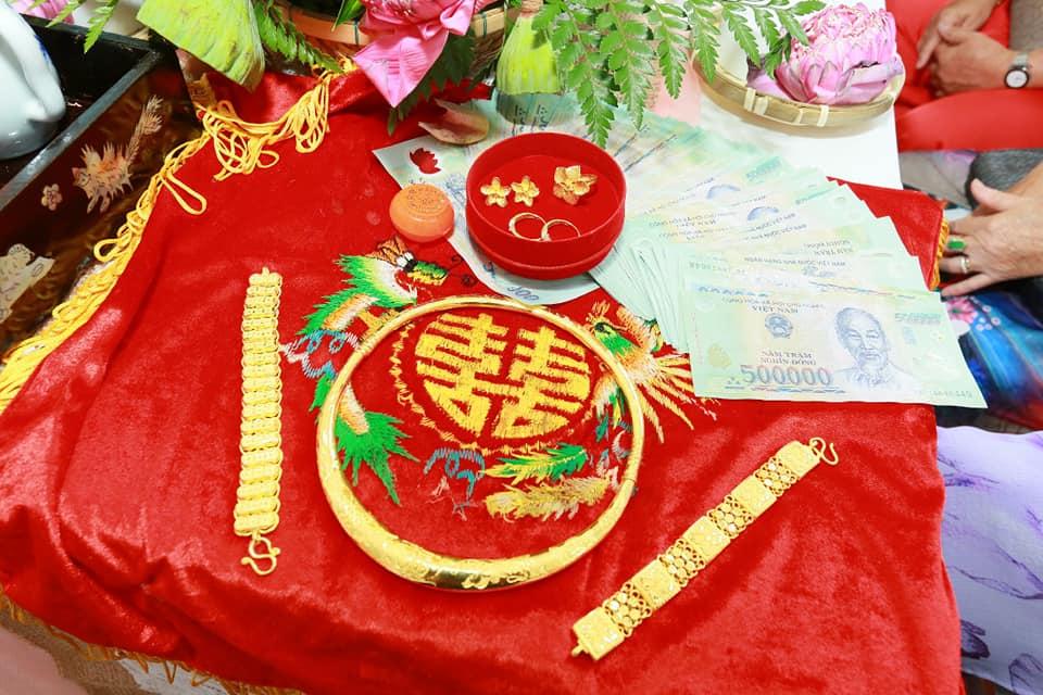 Full ảnh ăn hỏi thánh sún Ngân Thảo, chú rể âu yếm ngọt lịm tim-7