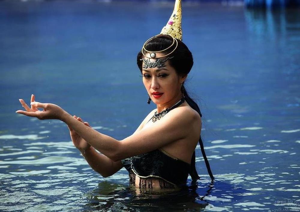 Tây Du Ký: Loạt cảnh nhạy cảm trong bản cải biên khiến khán giả ngượng chín mặt-3