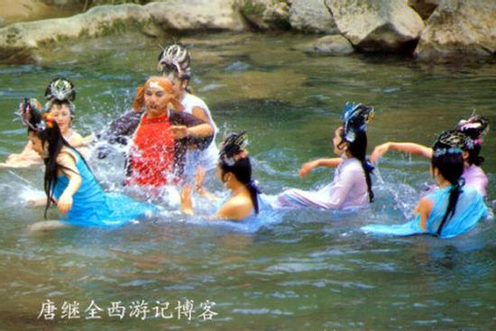 'Tây Du Ký': Loạt cảnh nhạy cảm trong bản cải biên khiến khán giả ngượng 'chín mặt''