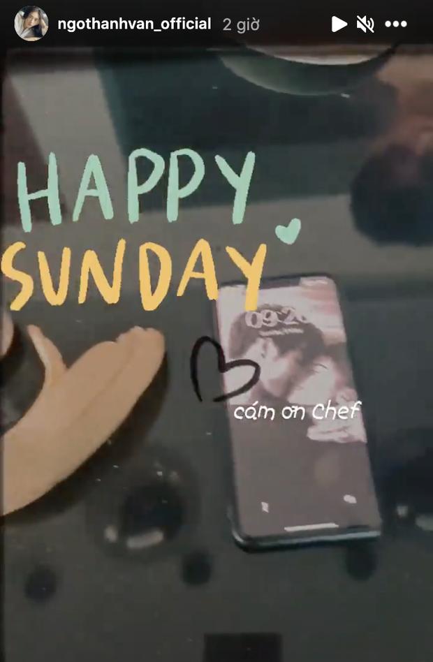 Được Huy Trần chăm bẵm, Ngô Thanh Vân khoe luôn ảnh nền điện thoại khoá môi cực ngọt-1