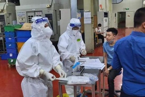 Bắc Giang: Công nhân khu công nghiệp dồn dập có kết quả dương tính