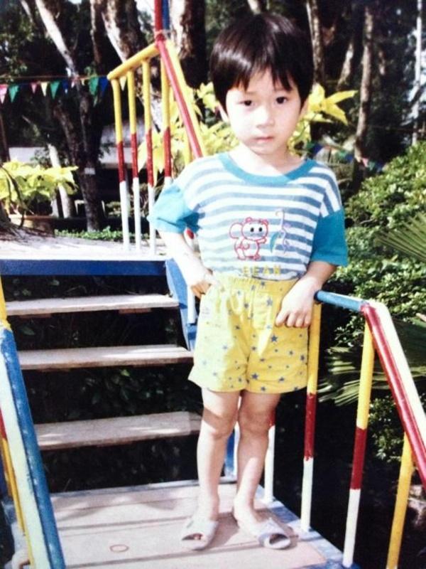 Karik đăng ảnh lúc nhỏ, gương mặt trông rất dễ thương.