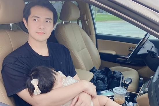 Ông Cao Thắng thanh minh việc mặc áo trái ra đường