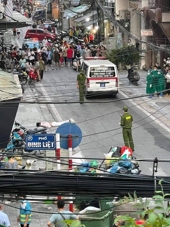 Clip: Thanh niên leo lên nóc khách sạn HN, nhảy xuống đất tử vong tại chỗ-2