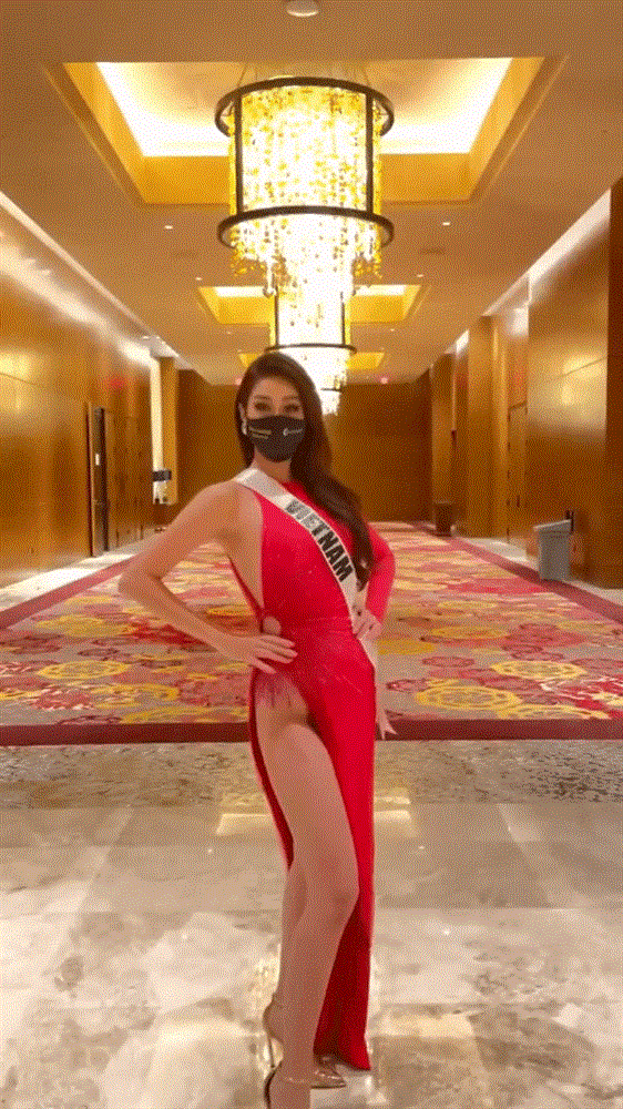 Diện đầm xẻ hiểm, Khánh Vân catwalk xoay 1 cú lộ luôn điểm nhạy cảm-6