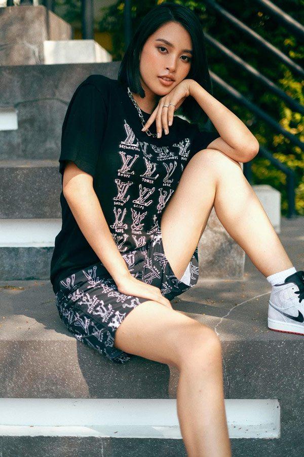 Tiểu Vy diện quần siêu ngắn học nhảy, khoe luôn điểm cực phẩm hiếm có-7