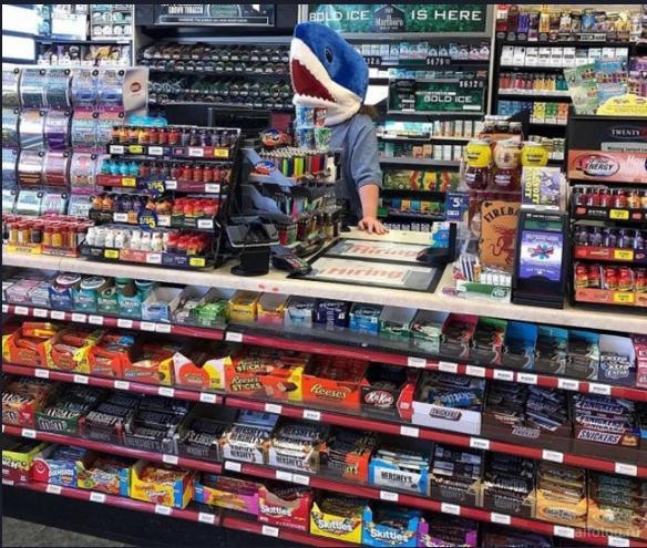 Muôn kiểu phòng bị như tấu hài nơi công cộng trong những ngày Cô vy-10