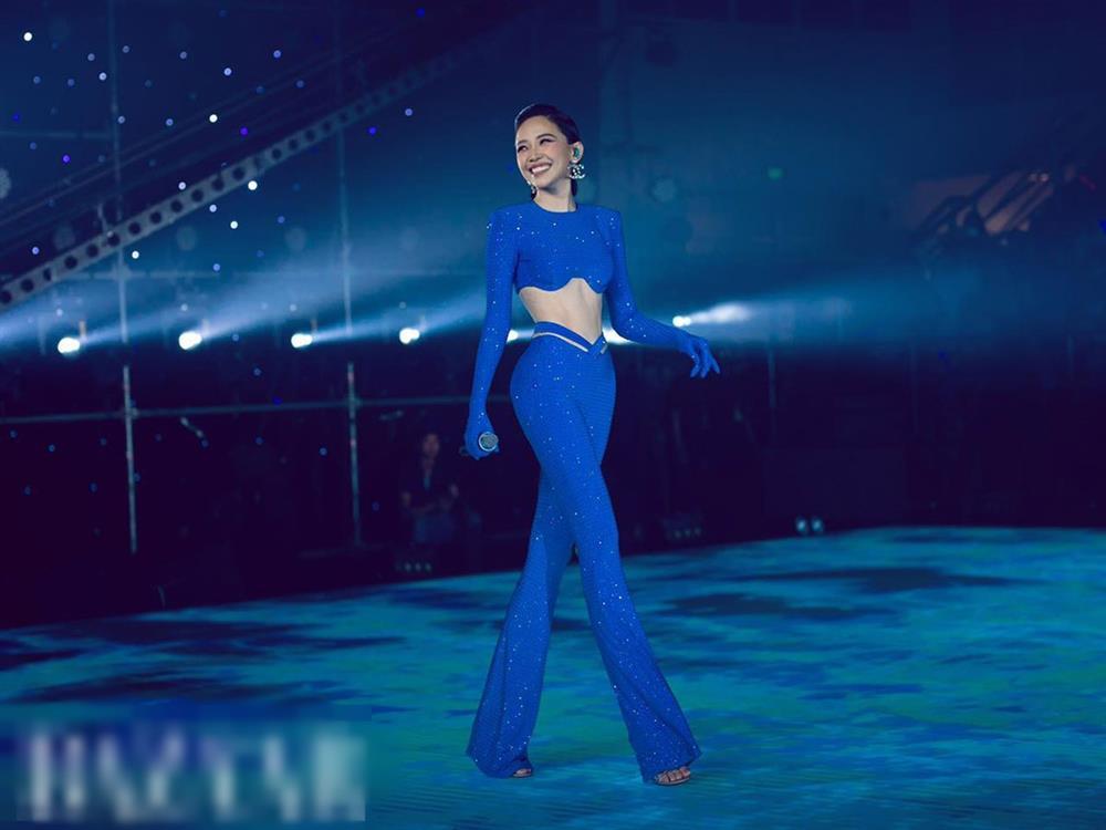 Croptop nâng chân ngực - Item hot trend được lòng cả sao Việt lẫn sao ngoại-11