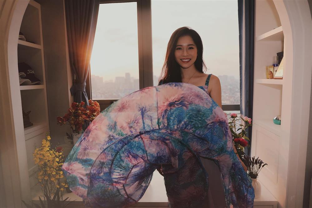 Thót tim cảnh tung váy suýt lộ hàng của bà xã Shark Hưng-5