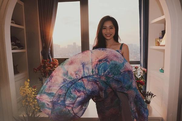 6 người đẹp Việt khiến cư dân mạng thót tim vì diện váy xẻ quá cao-12