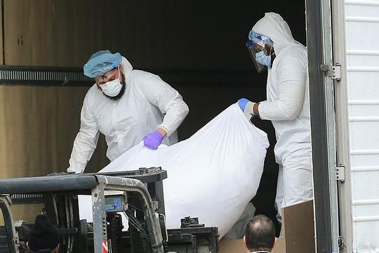 Vì sao Mỹ để hàng trăm thi thể Covid-19 trong xe đông lạnh suốt cả năm?