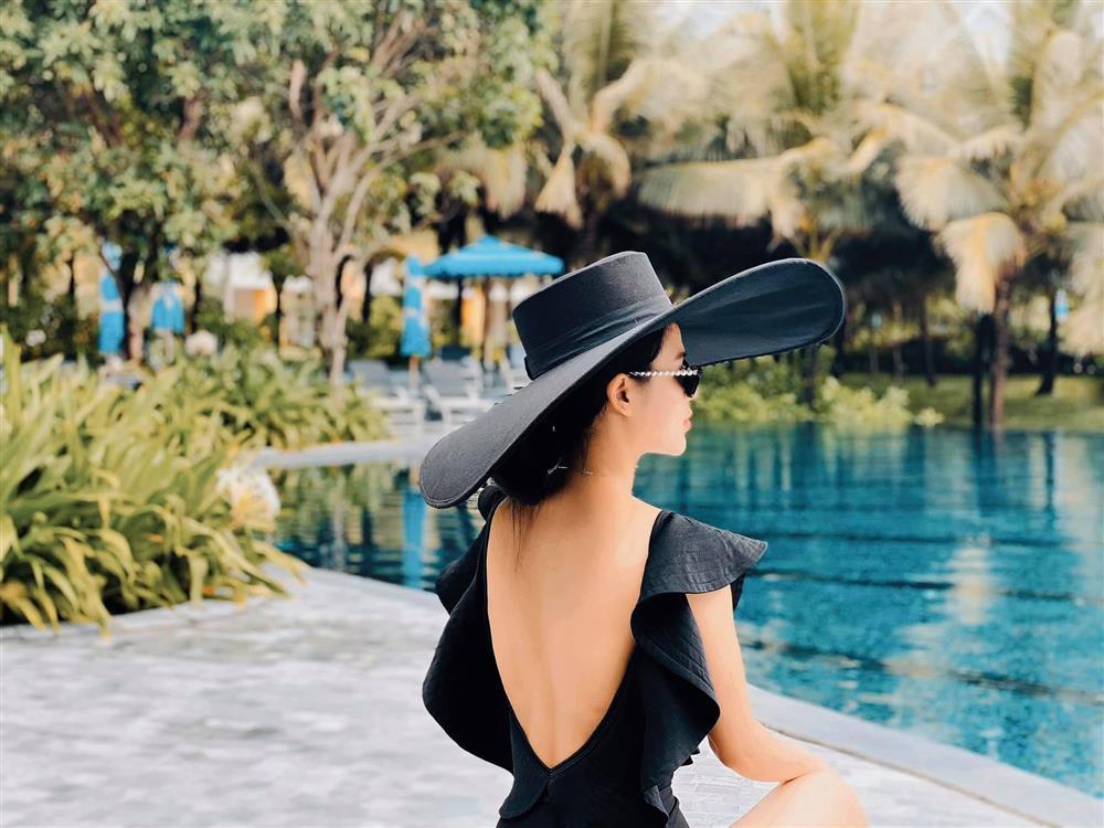 Minh Hung Hãn diện bikini siêu HOT khác hẳn gái quê Hướng Dương Ngược Nắng-8